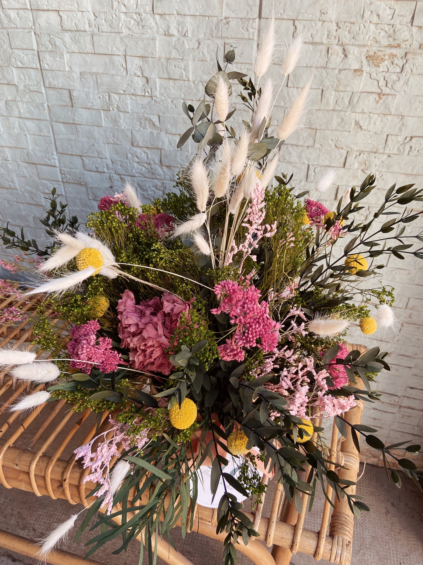 Sombrerera kraft con flores preservadas | Tonos rosas