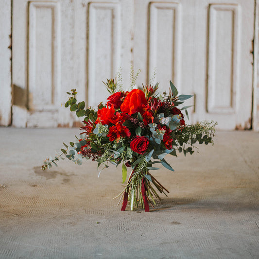 Ramo con flores rojas