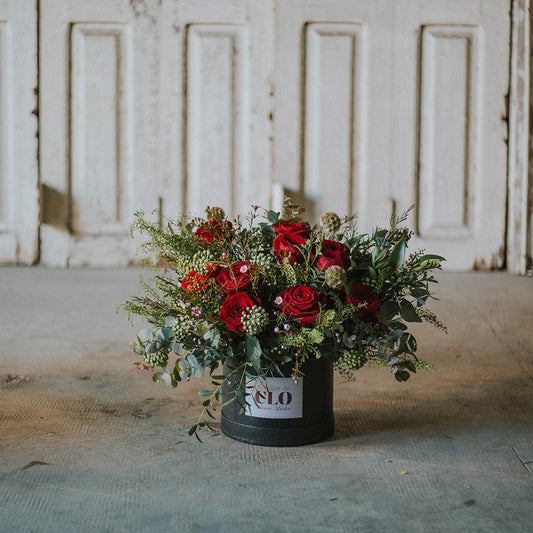 Sombrerera negra/gris con rosas