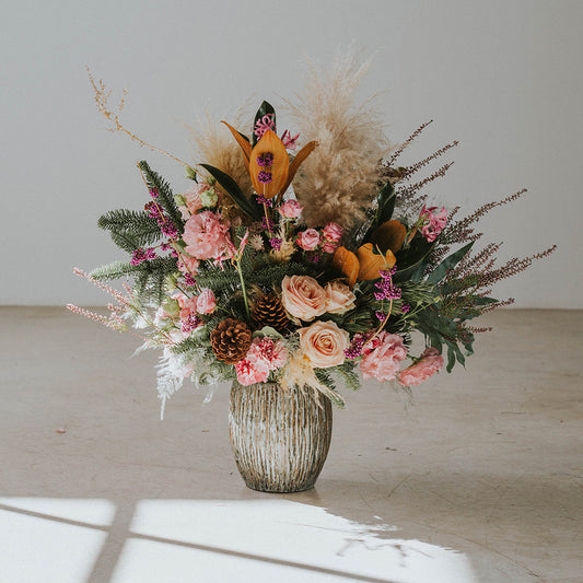 jarrón cerámico con flores